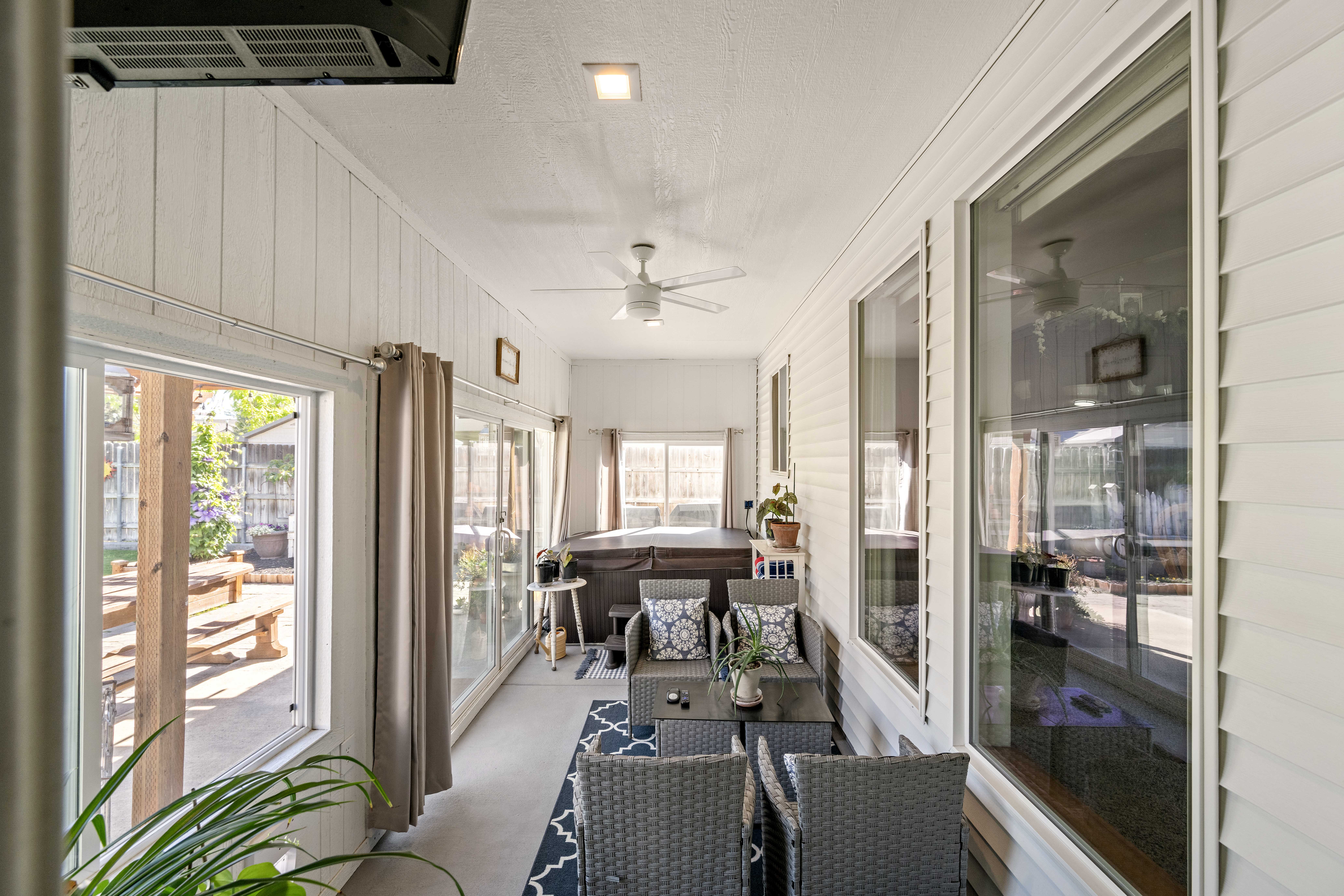  Gorgeous 1-Story with Outdoor Oasis - 物件實景
