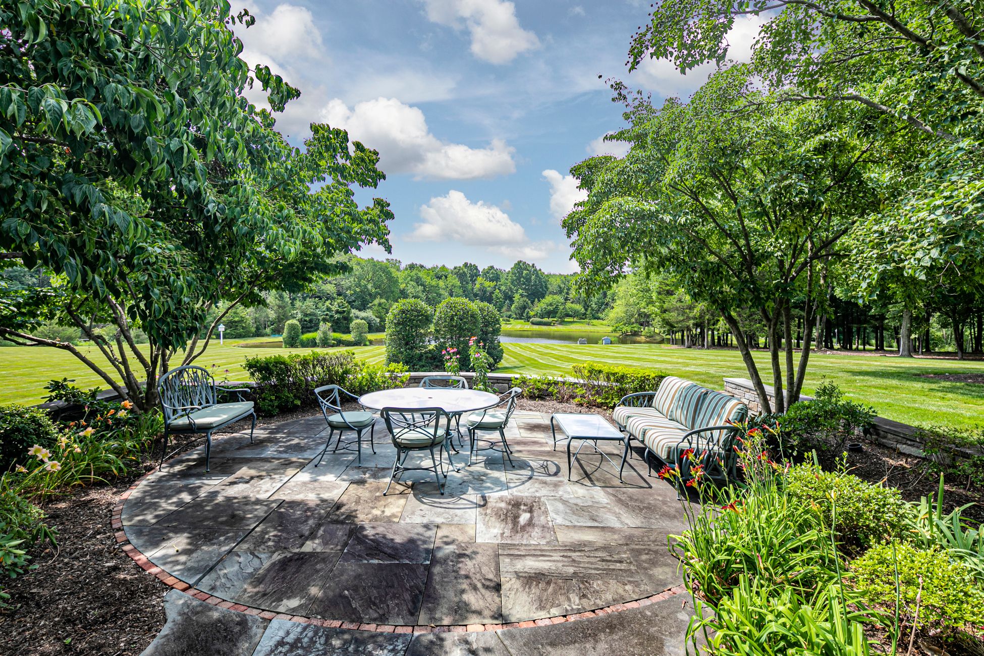  extraordinary estate where  resort living meets timeless elegance - 物件實景