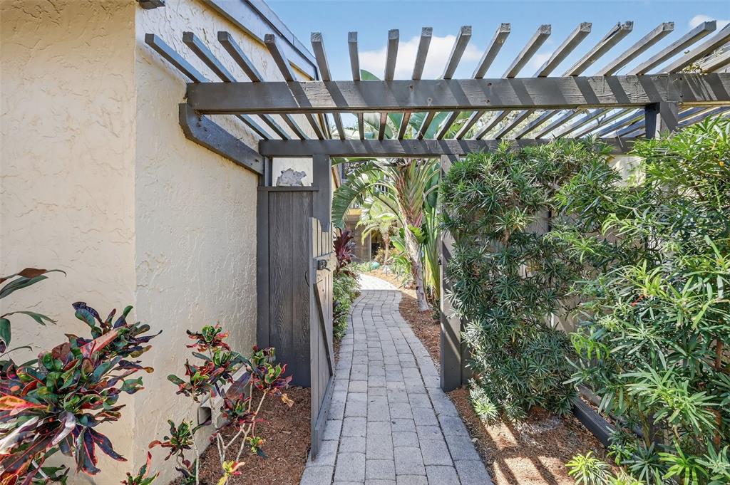 Largo, Florida, 33774, United States, 3 Bedrooms Bedrooms, ,3 BathroomsBathrooms,Residential,For Sale,1965170