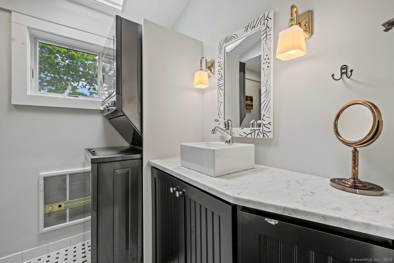 Old Saybrook, Connecticut, 06475, United States, 4 Bedrooms Bedrooms, ,2 BathroomsBathrooms,Residential,For Sale,1895495
