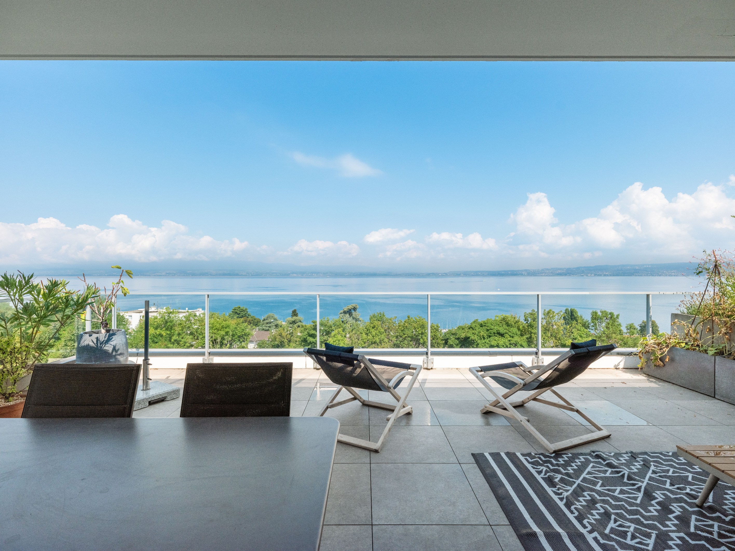  Evian, Top floor 3-bedroom apartment of 80 sq.m, panoramic view on the lake. - 物件實景