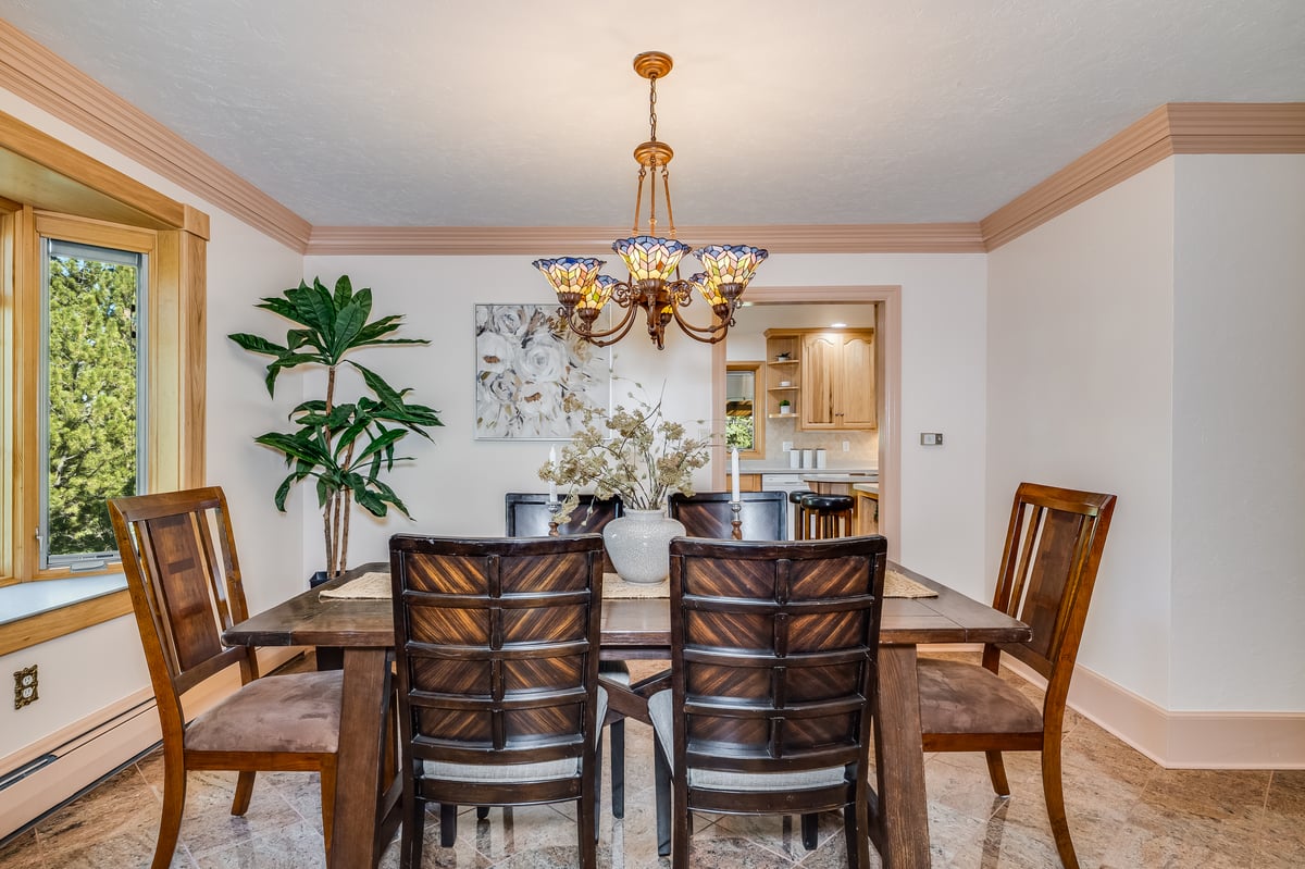 Cheyenne, Wyoming, 82009, United States, 5 Bedrooms Bedrooms, ,3 BathroomsBathrooms,Residential,For Sale,1981305