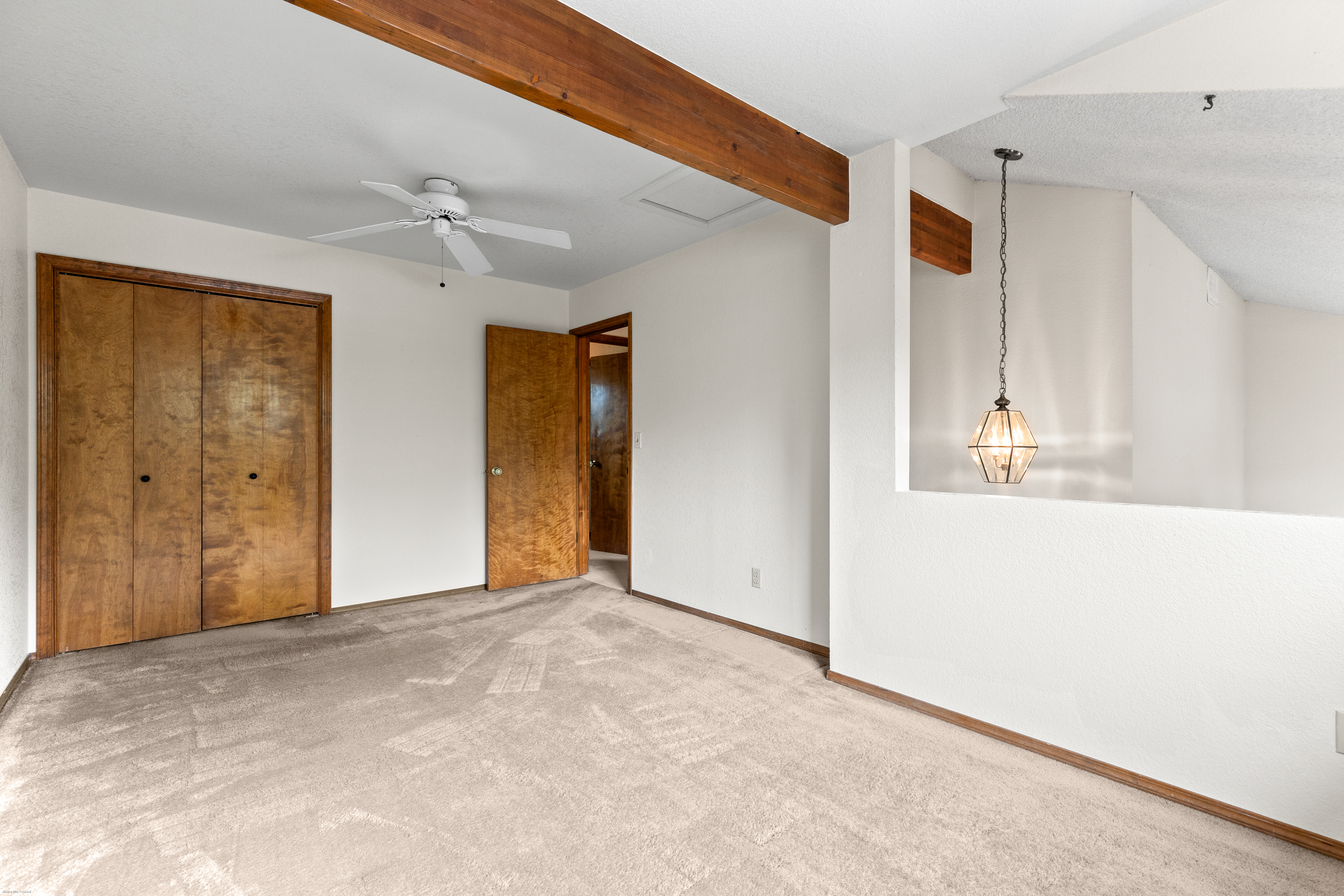  Golden Living in an End-Unit Townhome - 物件實景