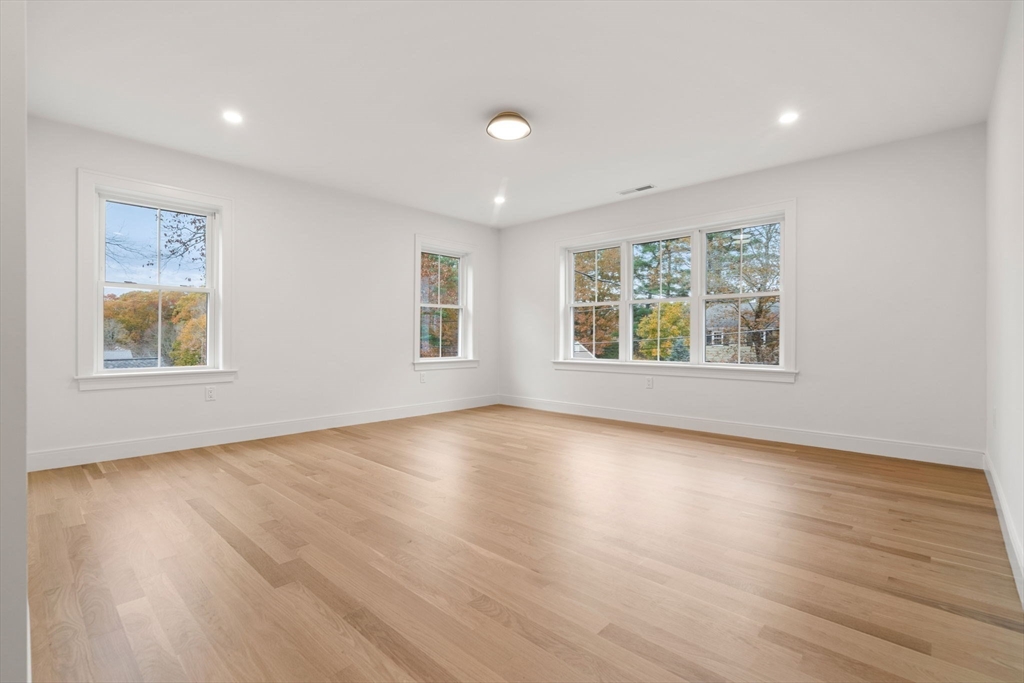 Reading, Massachusetts, 01867, United States, 4 Bedrooms Bedrooms, ,5 BathroomsBathrooms,Residential,For Sale,1988316