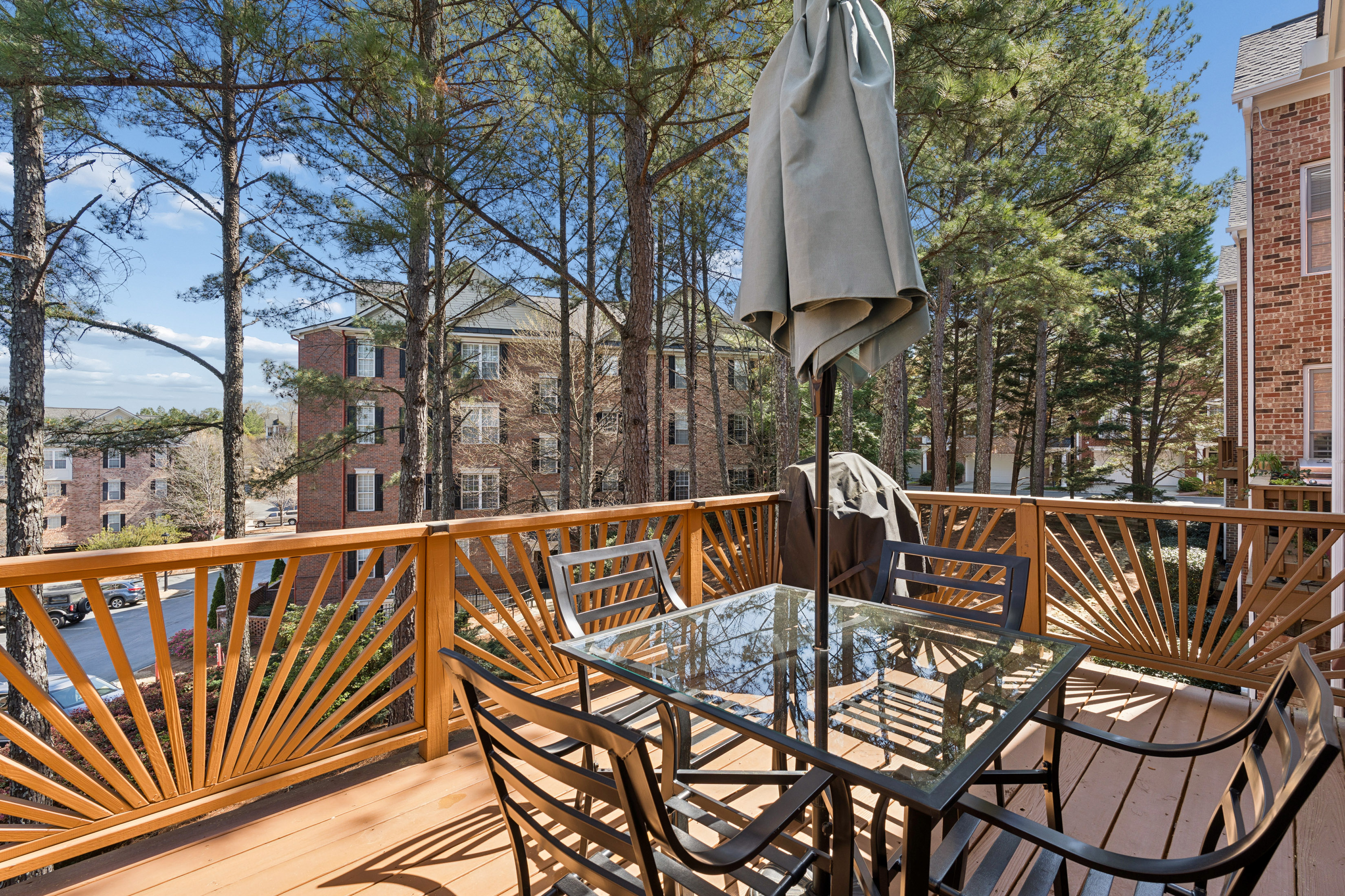  Elegant and Light-filled Townhome in Gated Olde Ivy at Vinings Community - 物件實景