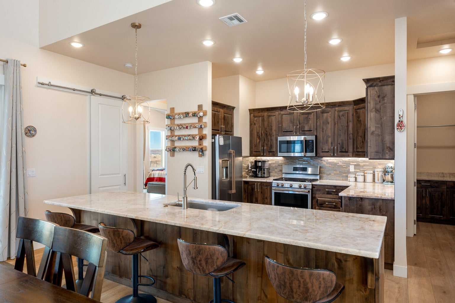 Parowan, Utah, 84761, United States, 3 Bedrooms Bedrooms, ,3 BathroomsBathrooms,Residential,For Sale,1992445