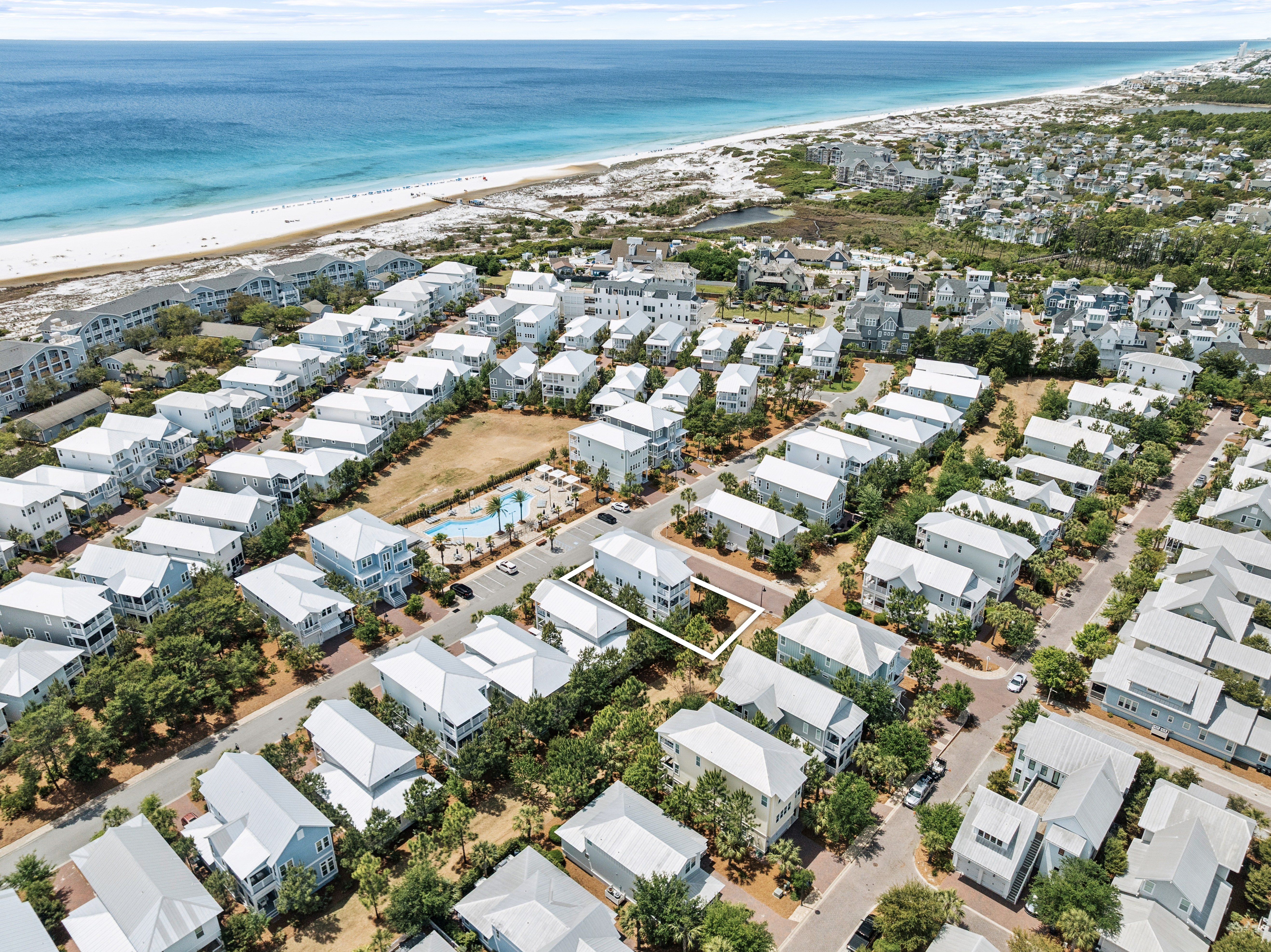  Spacious 3-Level Home With Elevator & Steps to Community Pool - 物件實景