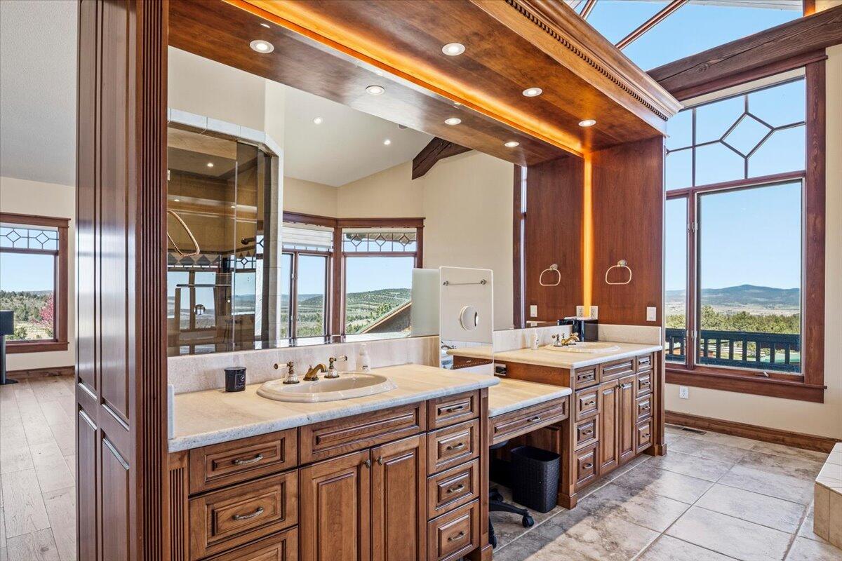 Powell Butte, Oregon, 97753, United States, 6 Bedrooms Bedrooms, ,5 BathroomsBathrooms,Residential,For Sale,2036948
