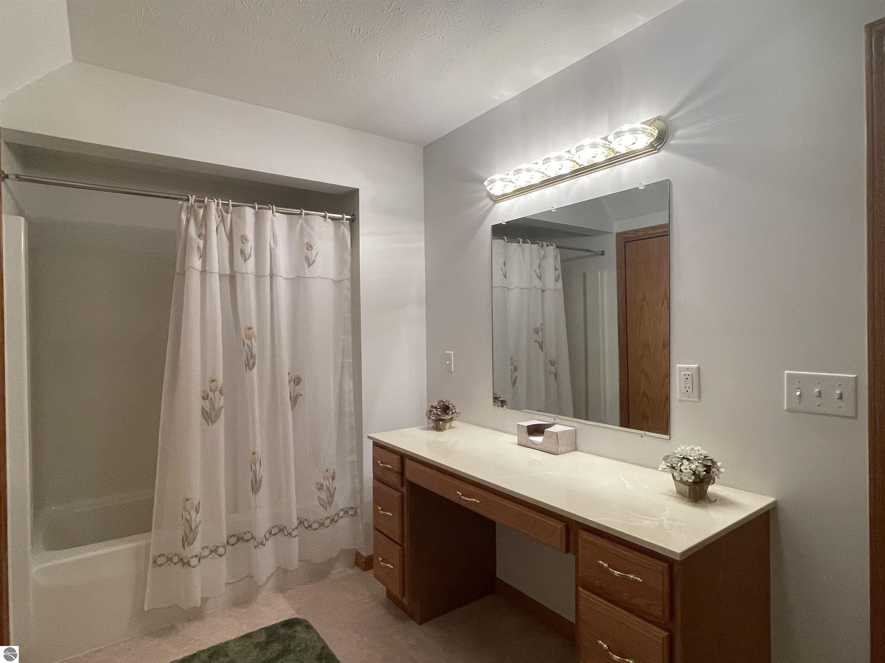 Harrison, Michigan, 48625, United States, 5 Bedrooms Bedrooms, ,4 BathroomsBathrooms,Residential,For Sale,1990816