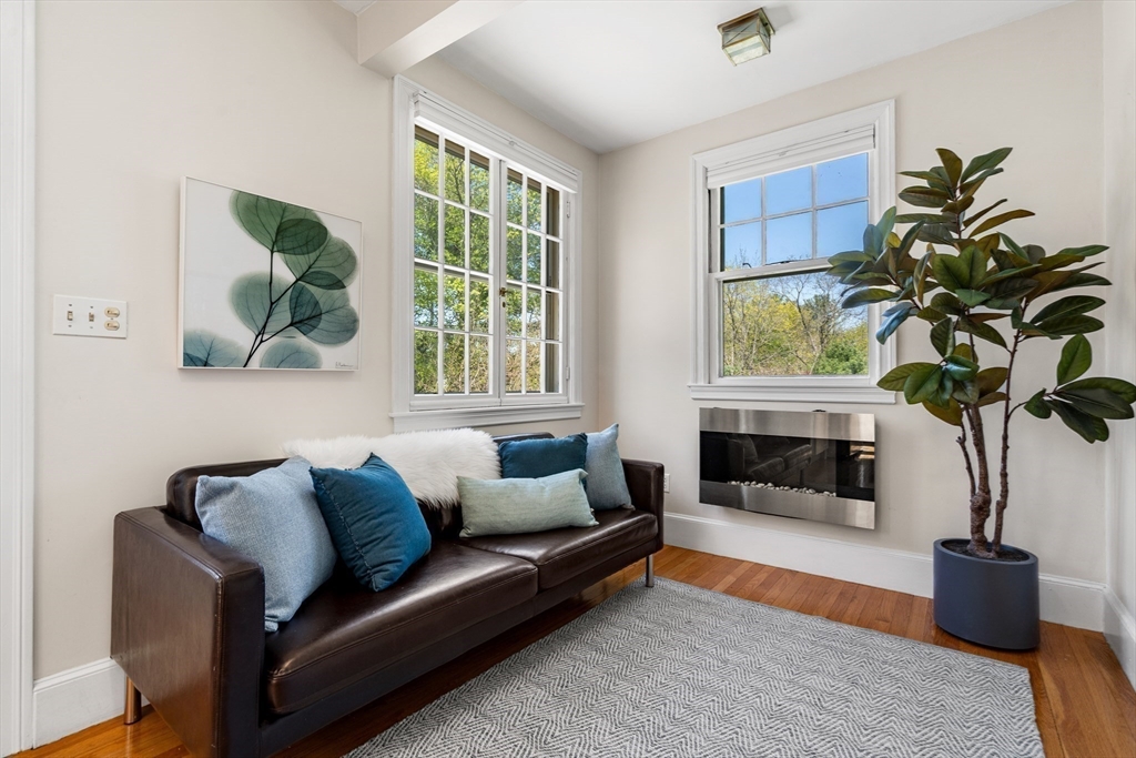 Lexington, Massachusetts, 02421, United States, 4 Bedrooms Bedrooms, ,3 BathroomsBathrooms,Residential,For Sale,1991993