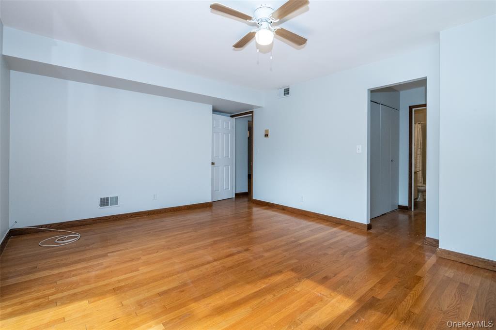 Bronx, New York, 10464, United States, 2 Bedrooms Bedrooms, ,2 BathroomsBathrooms,Residential,For Sale,1981107