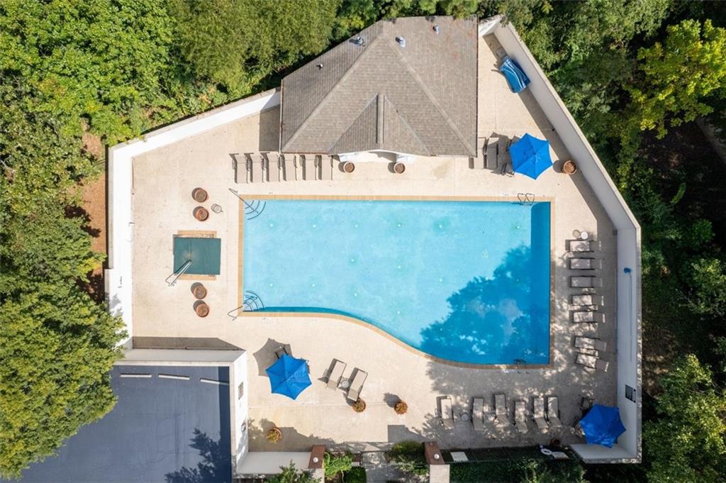 Atlanta, Georgia, 30327, United States, 2 Bedrooms Bedrooms, ,3 BathroomsBathrooms,Residential,For Sale,1895393