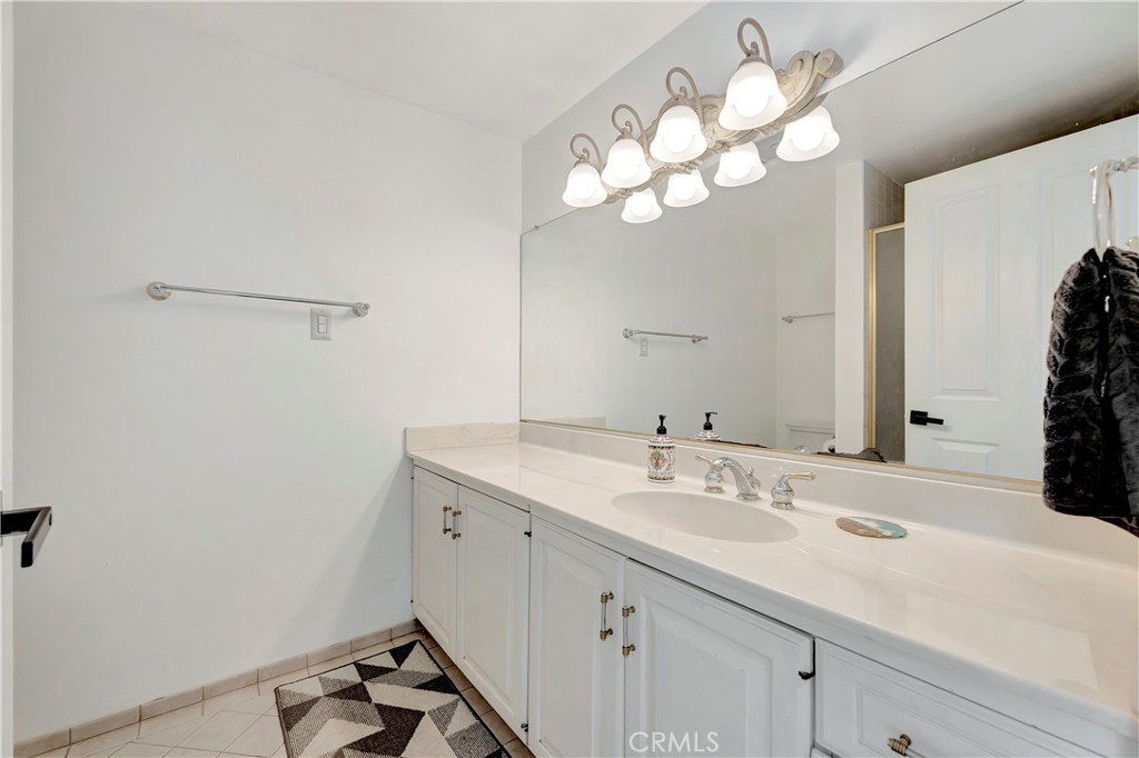 Long Beach, California, 90814, United States, 2 Bedrooms Bedrooms, ,1 BathroomBathrooms,Residential,For Sale,1989158