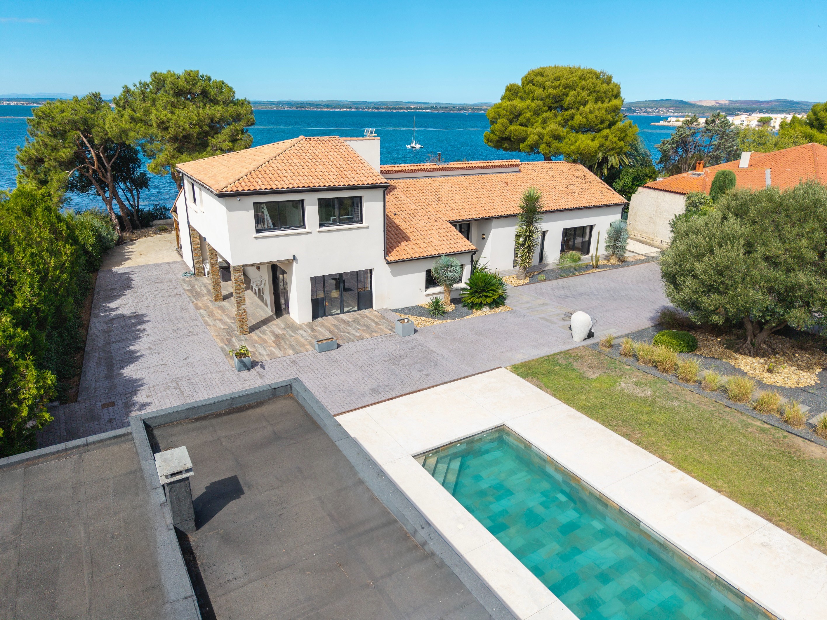  Stunning views of the Thau Lagoon_ Contemporary home with private access to the… - 物件實景