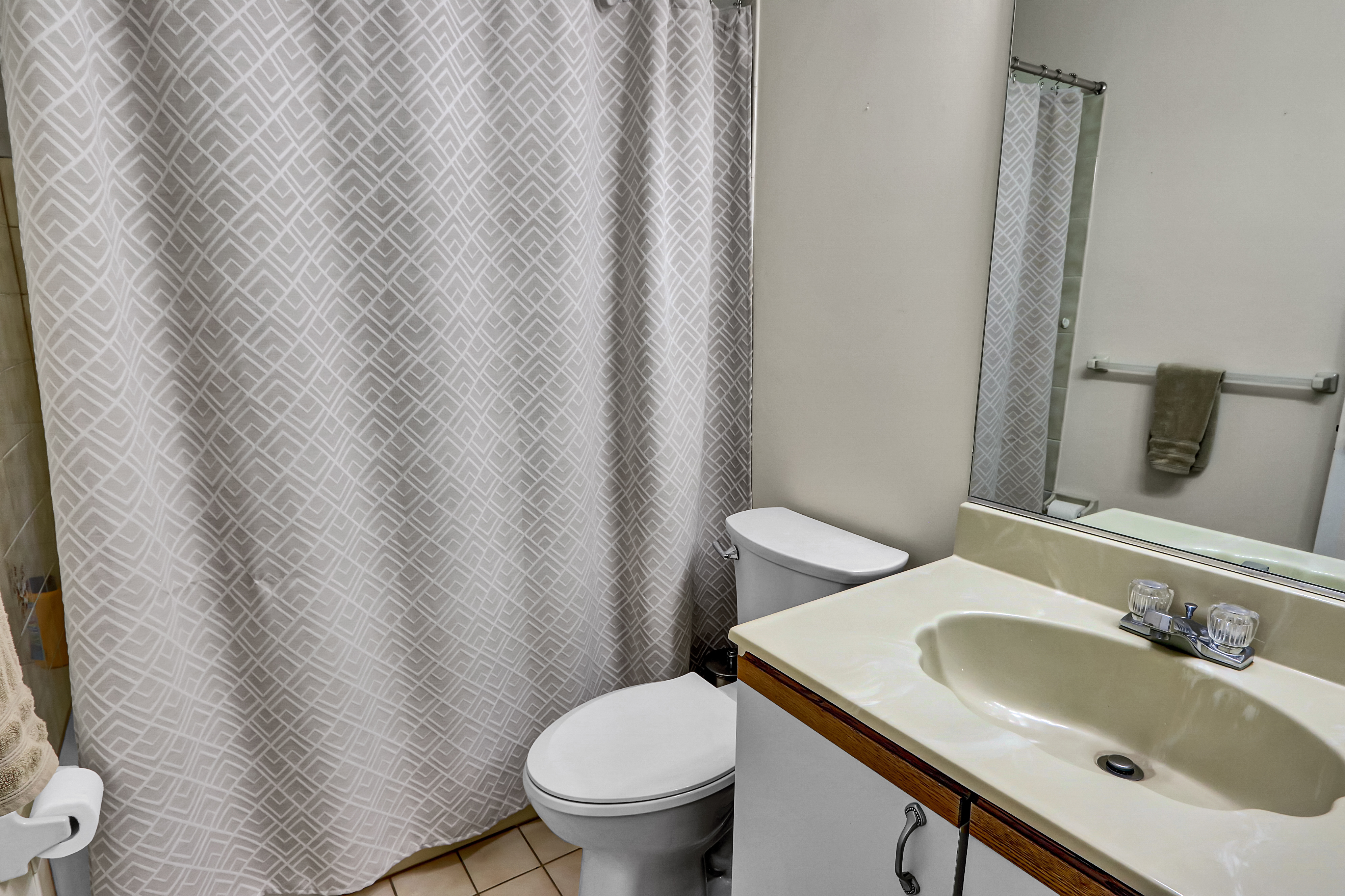 North Babylon, New York, 11703, United States, 2 Bedrooms Bedrooms, ,2 BathroomsBathrooms,Residential,For Sale,1943160