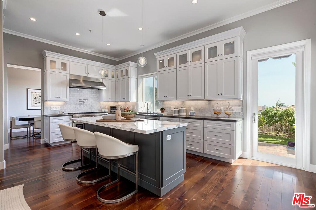 Pacific Palisades, California, 90272, United States, 4 Bedrooms Bedrooms, ,4 BathroomsBathrooms,Residential,For Sale,1911356