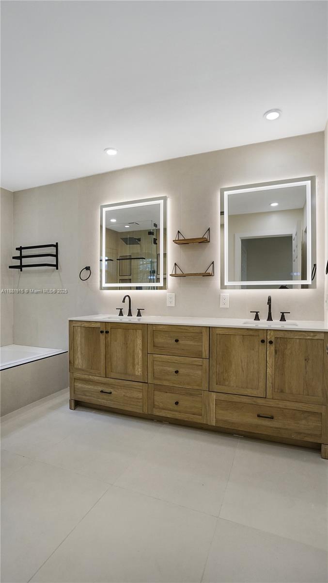 Plantation, Florida, 33322, United States, 3 Bedrooms Bedrooms, ,2 BathroomsBathrooms,Residential,For Sale,1947499