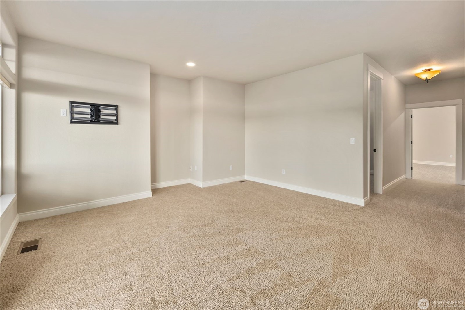 Ilwaco, Washington, 98624, United States, 3 Bedrooms Bedrooms, ,3 BathroomsBathrooms,Residential,For Sale,1978270