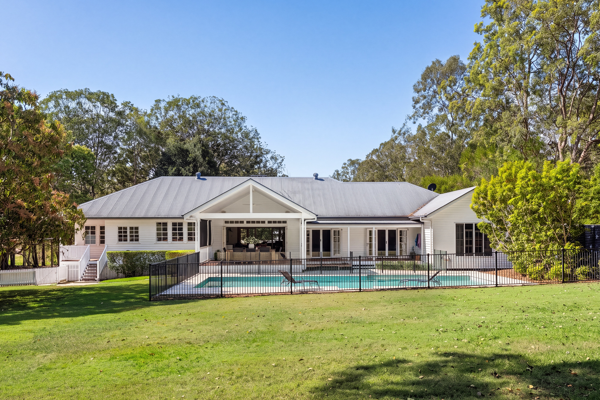  Tranquil, Acreage Oasis: Wrapped in Nature, with Rare Triple-Living Potential - 物件實景