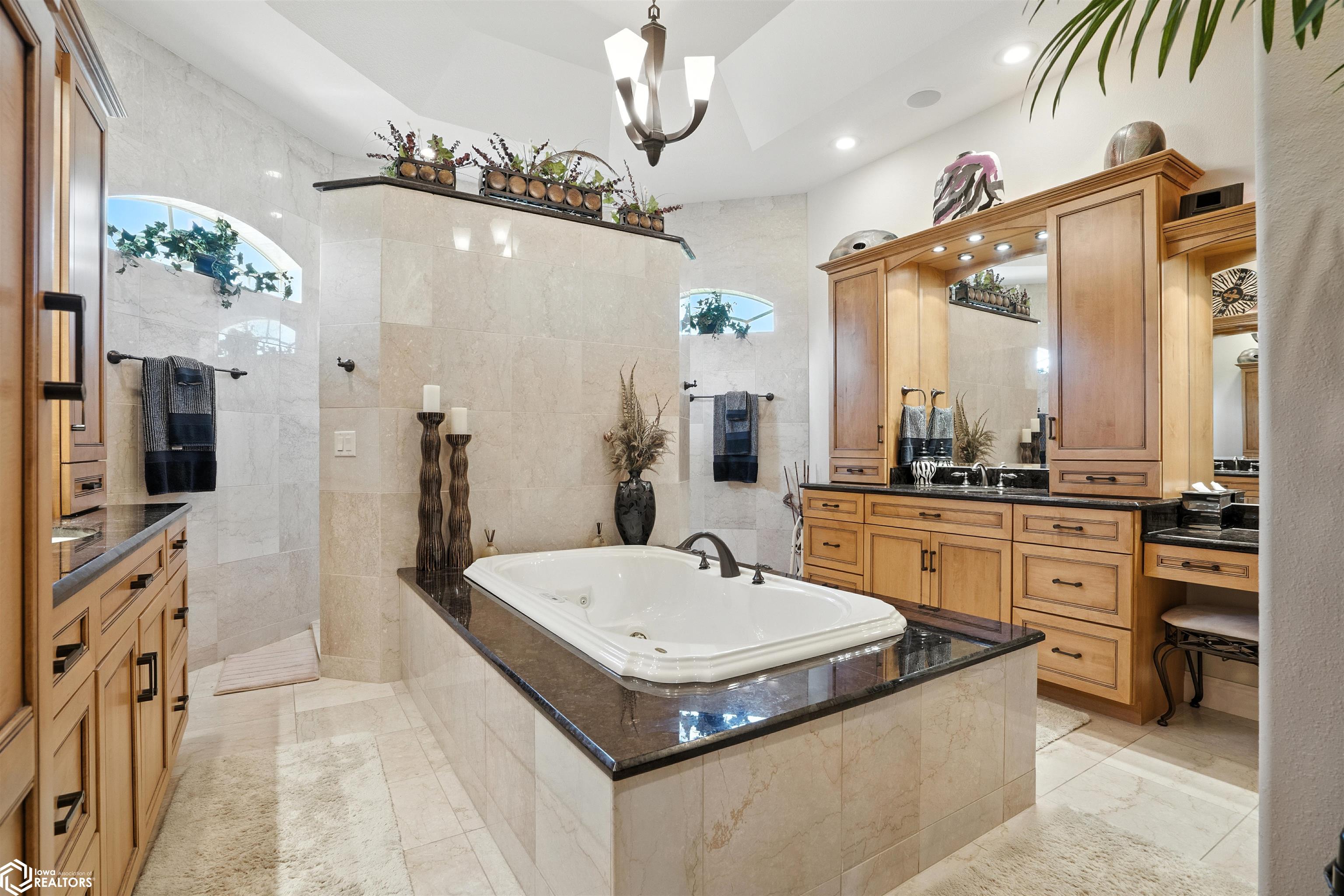 Burlington, Iowa, 52601, United States, 4 Bedrooms Bedrooms, ,5 BathroomsBathrooms,Residential,For Sale,1975547