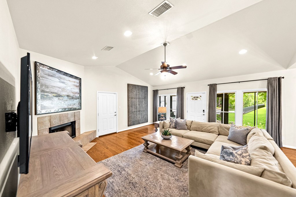 Fredericksburg, Texas, 78624, United States, 6 Bedrooms Bedrooms, ,6 BathroomsBathrooms,Residential,For Sale,2048440