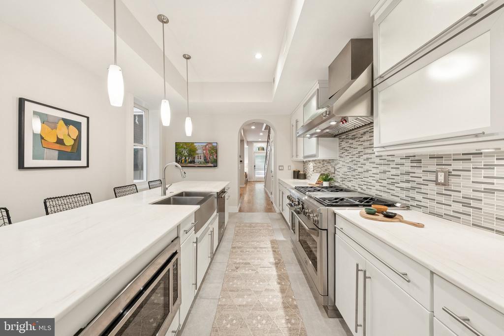 Washington, District of Columbia, 20001, United States, 6 Bedrooms Bedrooms, ,6 BathroomsBathrooms,Residential,For Sale,1983569