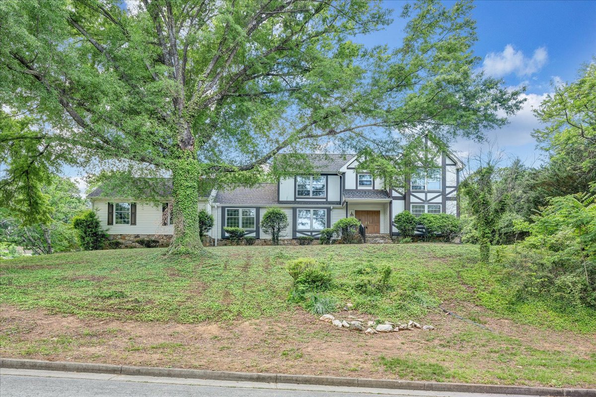 Roanoke, Virginia, 24015, United States, 5 Bedrooms Bedrooms, ,3 BathroomsBathrooms,Residential,For Sale,2043623