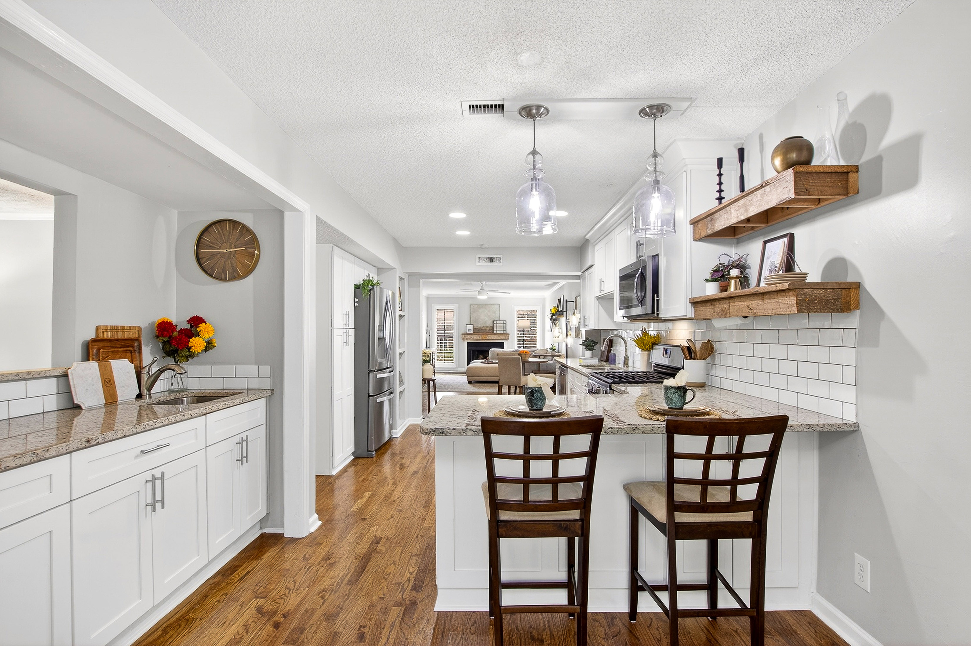  Spacious and Updated Townhome Offers Comfort, Charm and Convenience - 物件實景