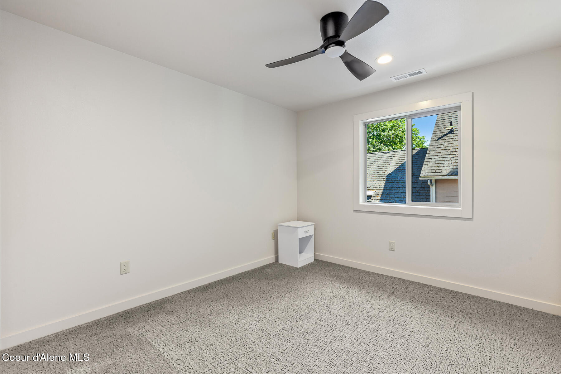 Coeur d'Alene, Idaho, 83814, United States, 4 Bedrooms Bedrooms, ,5 BathroomsBathrooms,Residential,For Sale,2037793