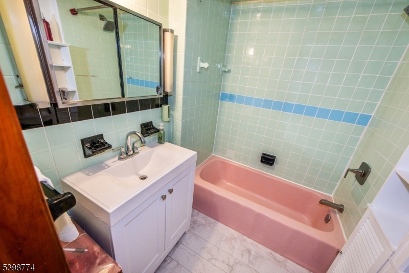 Clifton City, New Jersey, 07014, United States, 5 Bedrooms Bedrooms, ,3 BathroomsBathrooms,Residential,For Sale,2000752