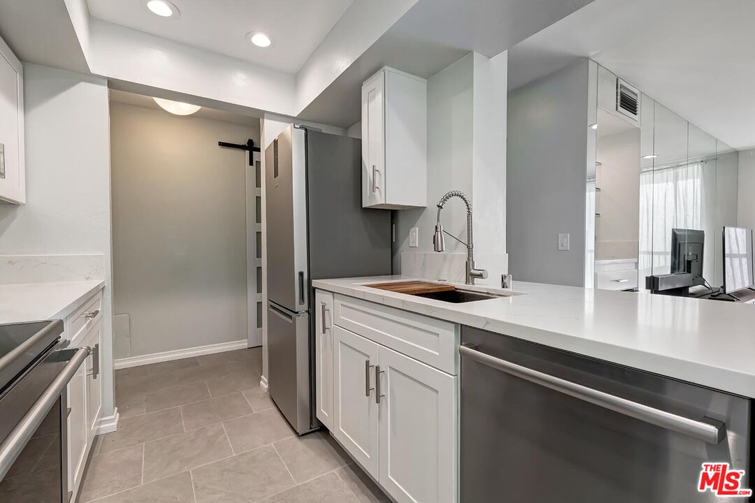 West Hollywood, California, 90069, United States, 1 Bedroom Bedrooms, ,1 BathroomBathrooms,Residential,For Sale,1939893