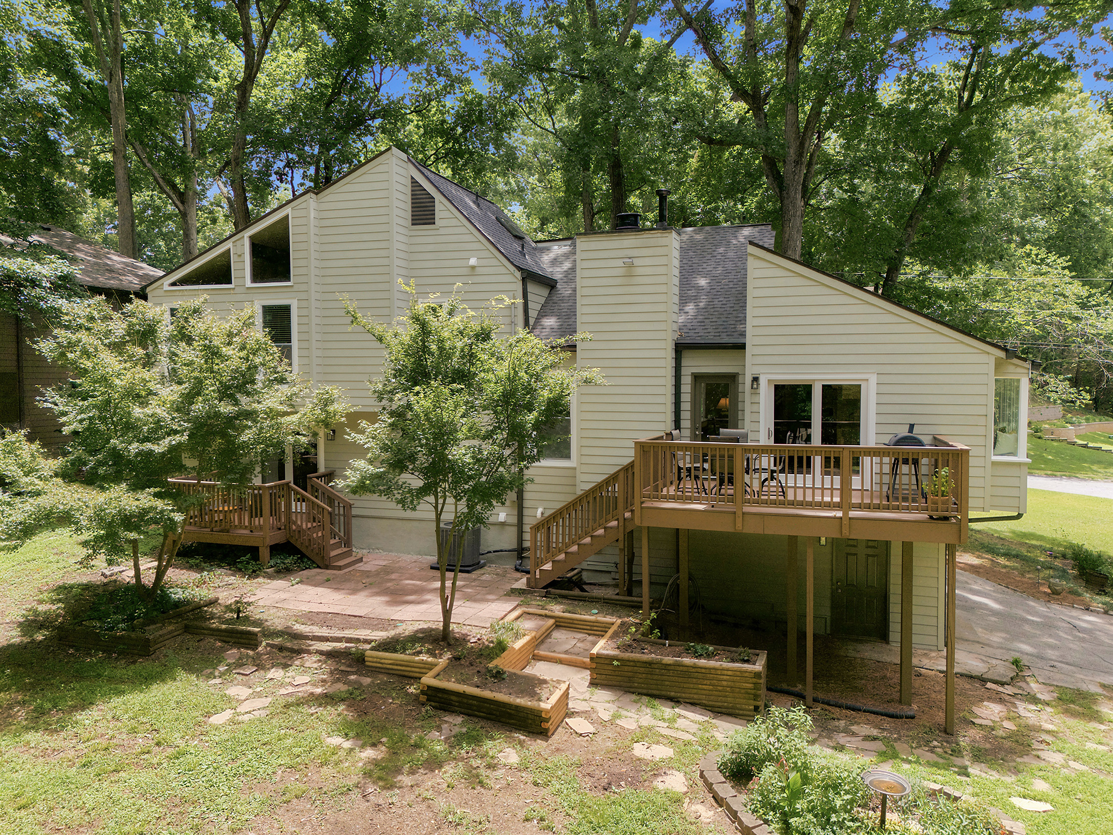  Lassiter HS Contemporary – Architectural Character Meets Thoughtful Renovation - 物件實景