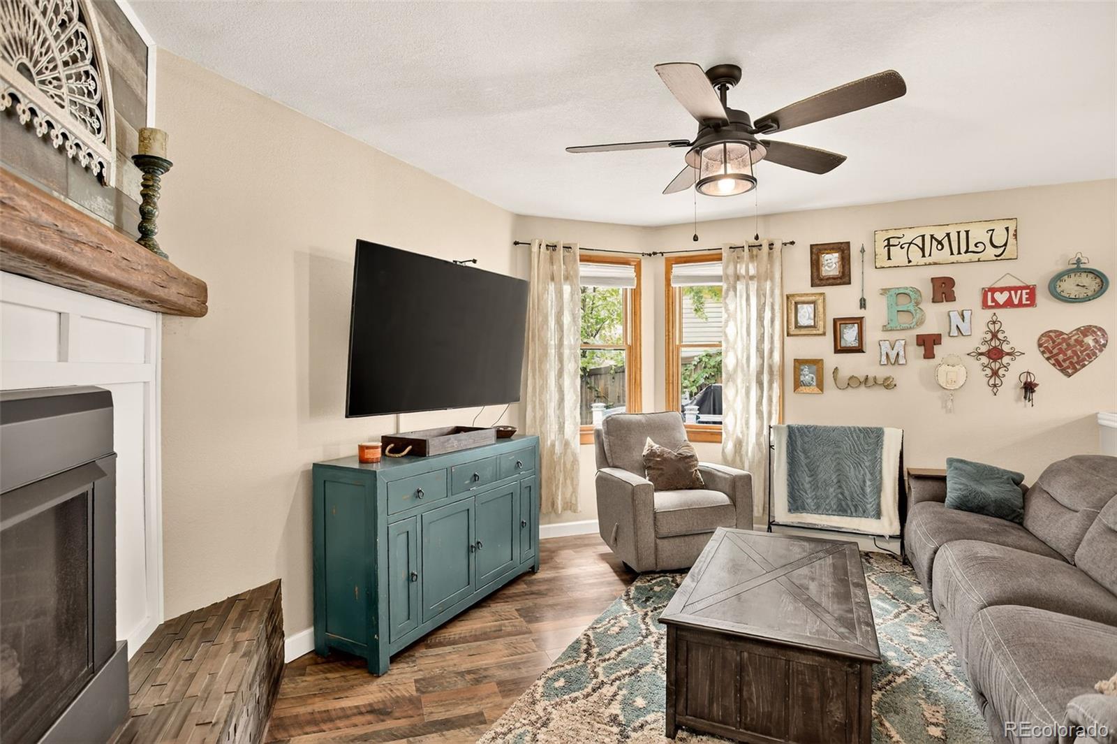 Littleton, Colorado, 80123, United States, 3 Bedrooms Bedrooms, ,3 BathroomsBathrooms,Residential,For Sale,1918351