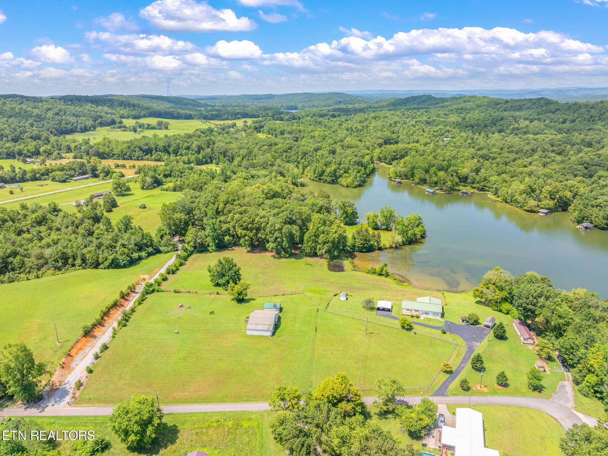 Kingston, Tennessee, 37763, United States, 3 Bedrooms Bedrooms, ,2 BathroomsBathrooms,Residential,For Sale,1891153