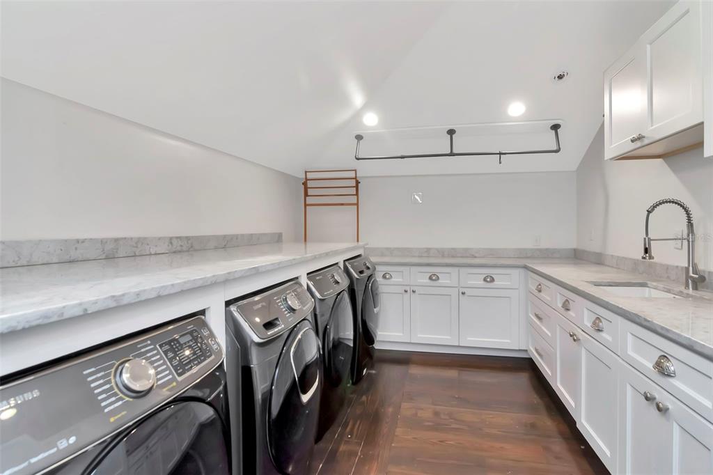 Tampa, Florida, 33611, United States, 5 Bedrooms Bedrooms, ,7 BathroomsBathrooms,Residential,For Sale,1988340