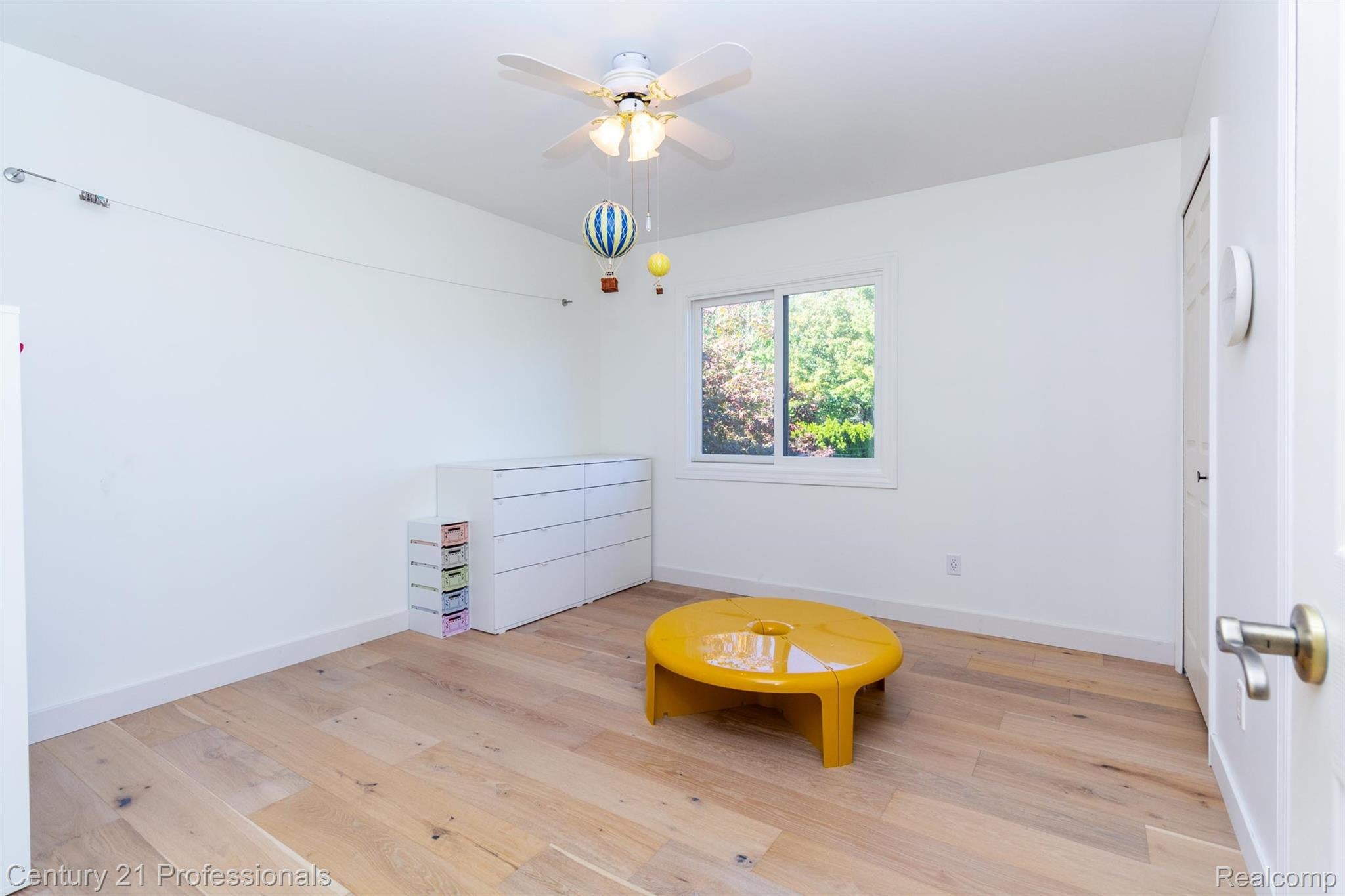 Troy, Michigan, 48084, United States, 4 Bedrooms Bedrooms, ,3 BathroomsBathrooms,Residential,For Sale,1976121