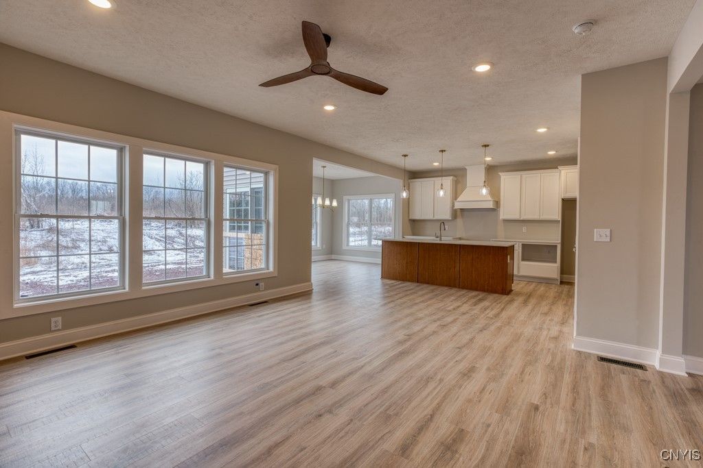 Baldwinsville, New York, 13027, United States, 4 Bedrooms Bedrooms, ,3 BathroomsBathrooms,Residential,For Sale,1906814