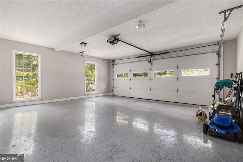 Roswell, Georgia, 30075, United States, 6 Bedrooms Bedrooms, ,4 BathroomsBathrooms,Residential,For Sale,1910371