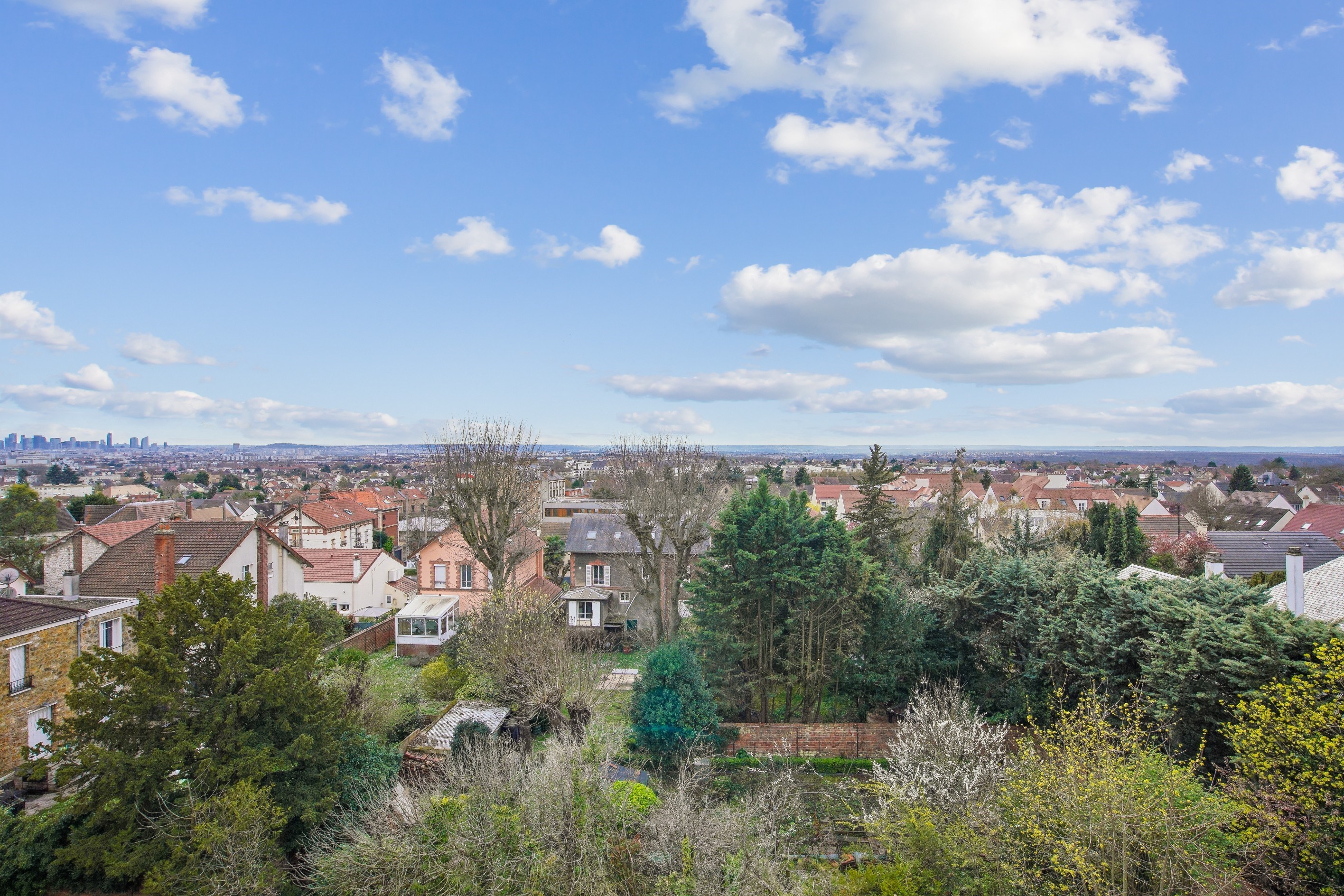  Top Floor – Bright Apartment with Open Views and Spacious Terrace - 物件實景