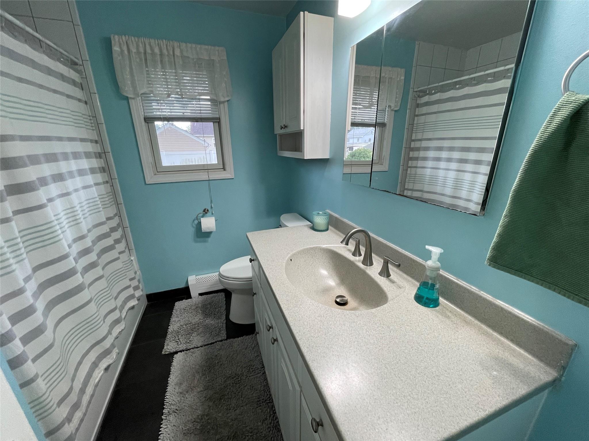Lindenhurst, New York, 11757, United States, 3 Bedrooms Bedrooms, ,2 BathroomsBathrooms,Residential,For Sale,1920601