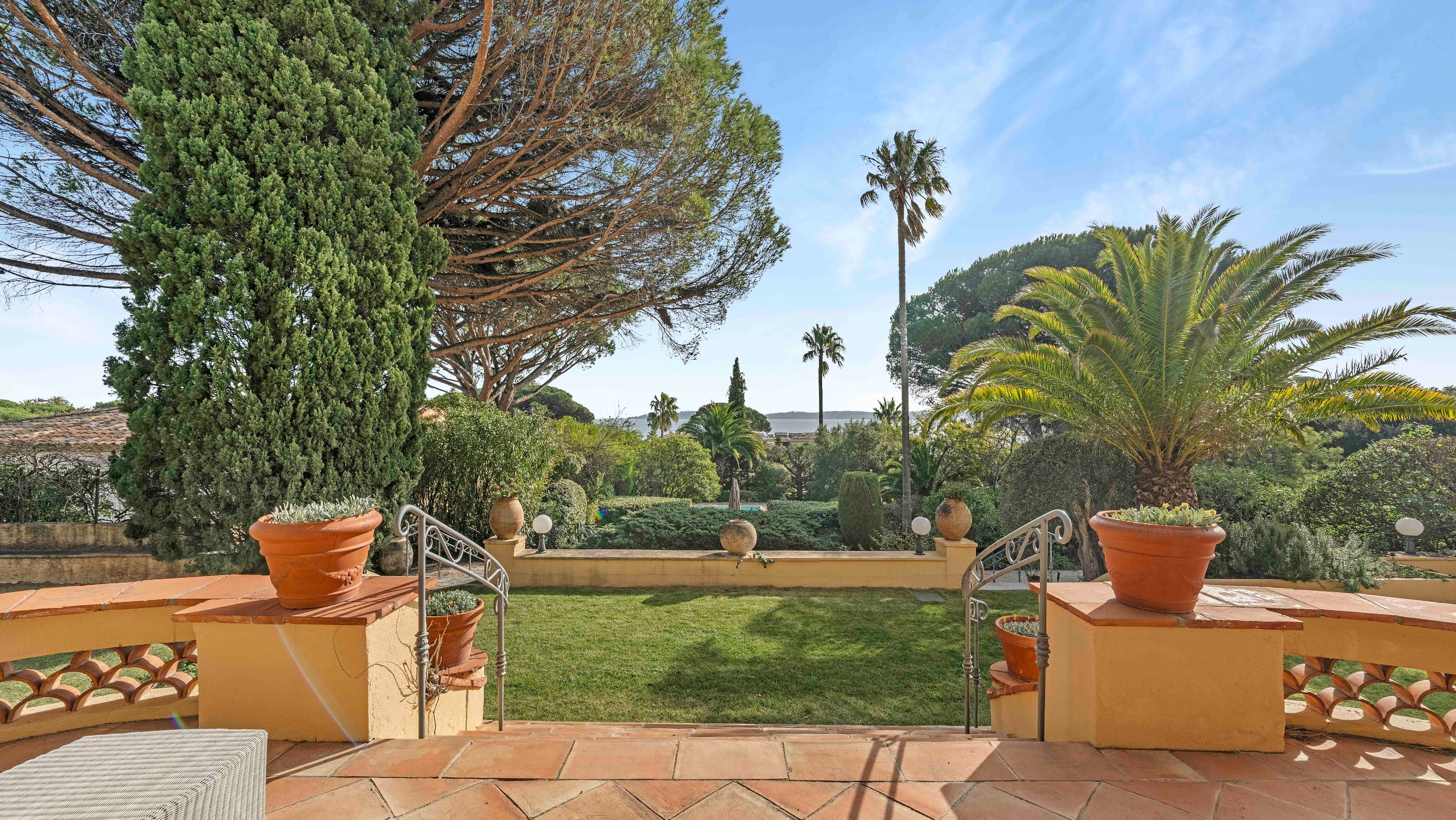  Exclusive Côte d’Azur villa for sale in Sainte-Maxime, prime location near sea … - 物件實景