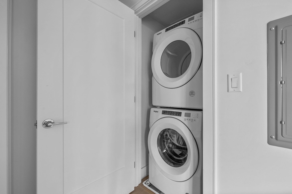 Boston, Massachusetts, 02128, United States, 2 Bedrooms Bedrooms, ,2 BathroomsBathrooms,Residential,For Sale,1929119