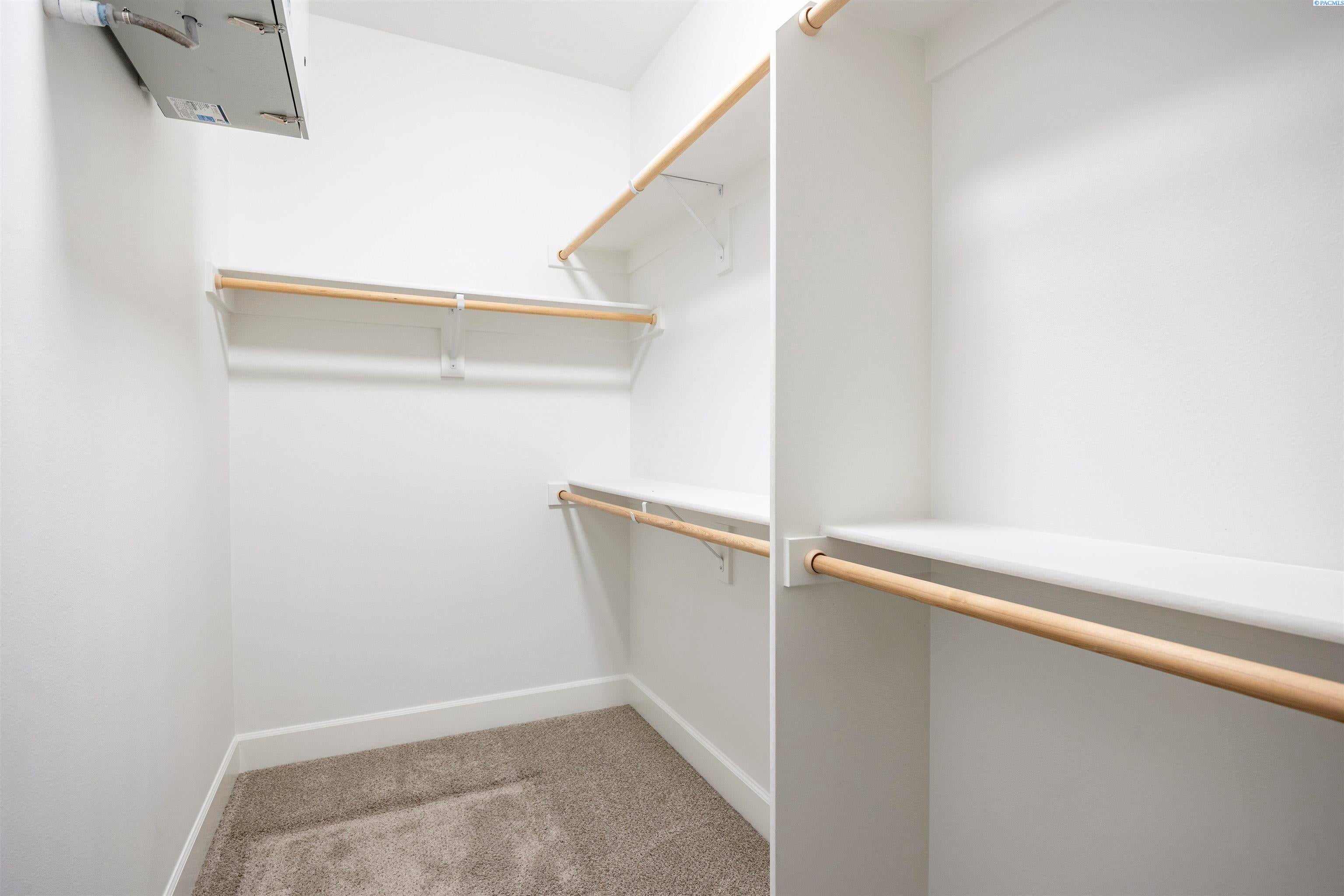 Pasco, Washington, 99301, United States, 4 Bedrooms Bedrooms, ,2 BathroomsBathrooms,Residential,For Sale,1978542