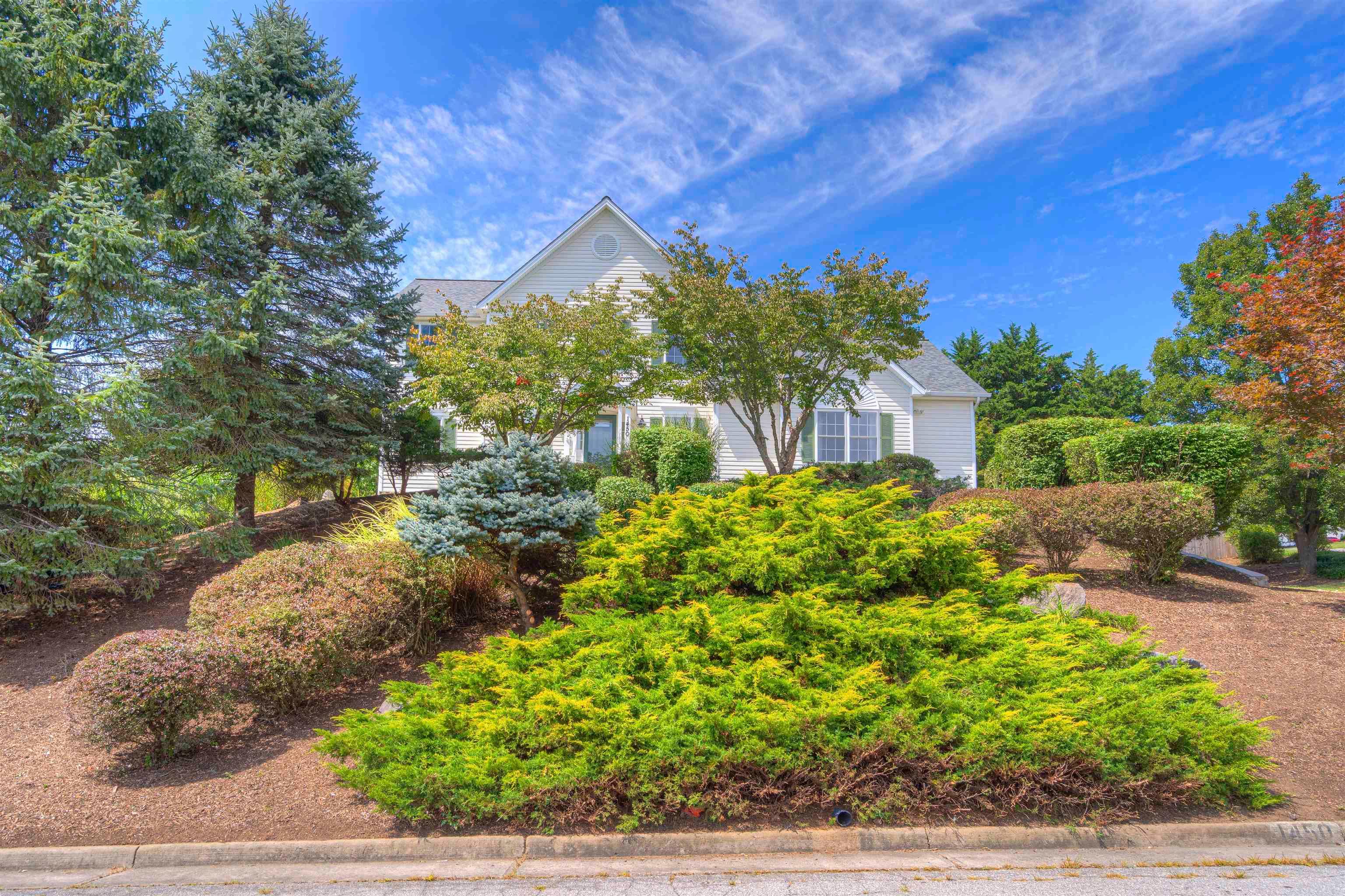 Christiansburg, Virginia, 24073, United States, 4 Bedrooms Bedrooms, ,4 BathroomsBathrooms,Residential,For Sale,1940345