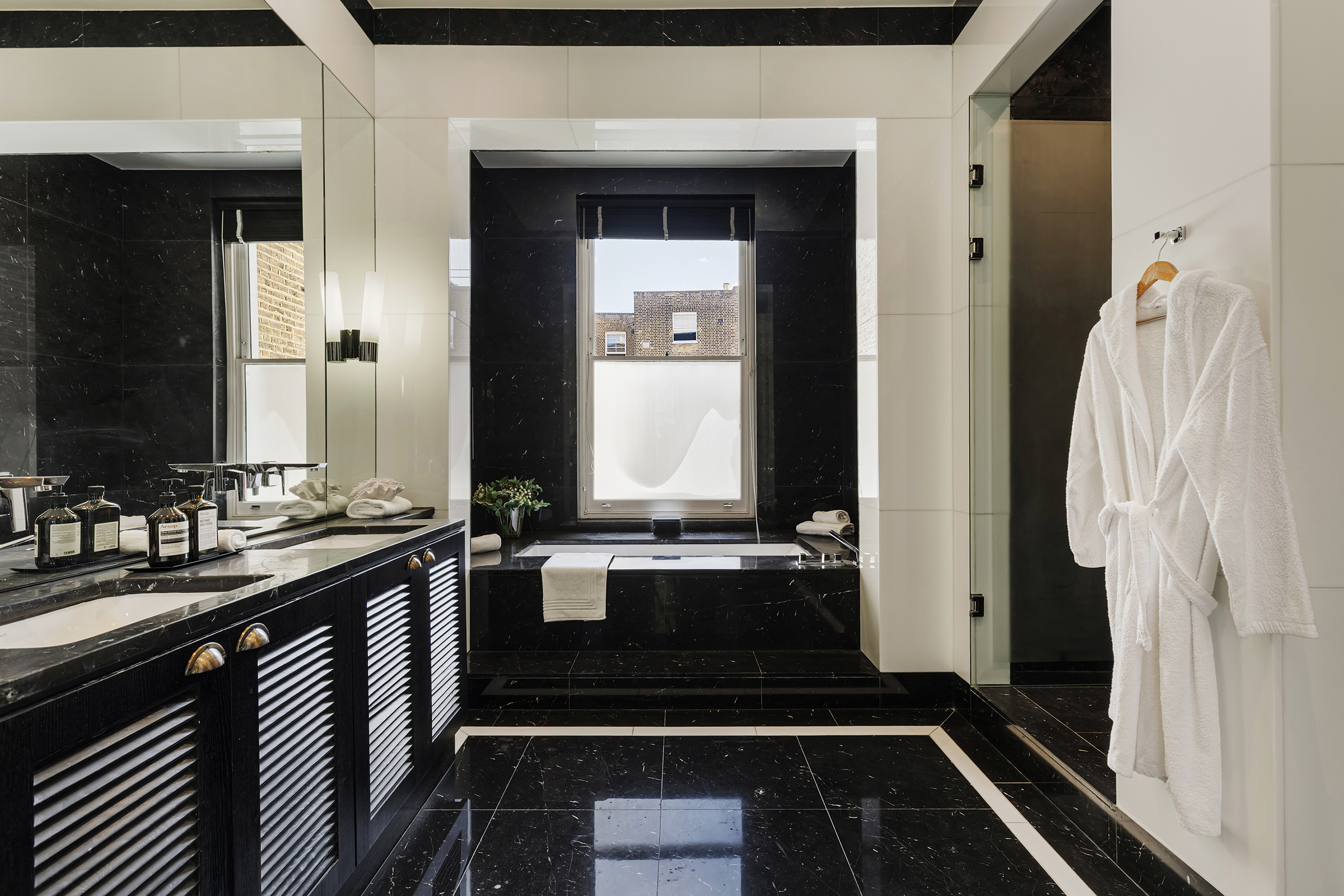  A Magnificent Six-Bedroom Residence with Pool and Roof Terrace in Kensington - 物件實景