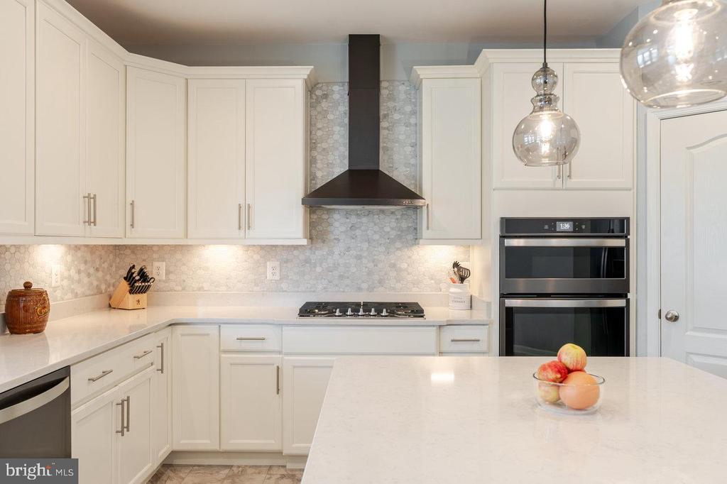 Charles Town, West Virginia, 25414, United States, 4 Bedrooms Bedrooms, ,5 BathroomsBathrooms,Residential,For Sale,1965453