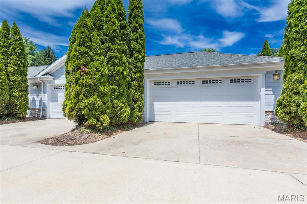 Grafton, Illinois, 62037, United States, 2 Bedrooms Bedrooms, ,2 BathroomsBathrooms,Residential,For Sale,1907573