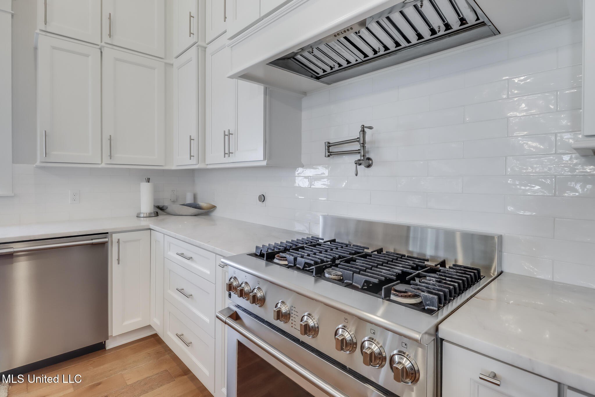 Gulfport, Mississippi, 39501, United States, 5 Bedrooms Bedrooms, ,4 BathroomsBathrooms,Residential,For Sale,1983145