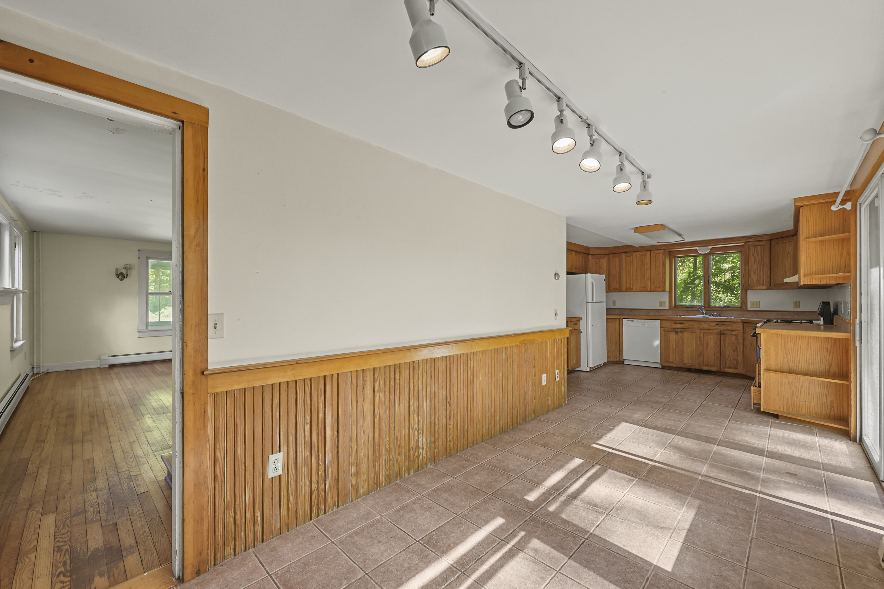  CHARMING STOCKBRIDGE 4-BED HOME AWAITS YOUR VISION - 物件實景