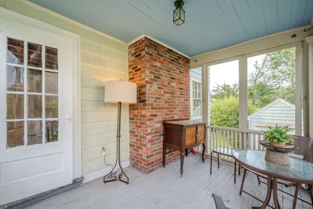 Newton, Massachusetts, 02461, United States, 3 Bedrooms Bedrooms, ,2 BathroomsBathrooms,Residential,For Sale,1934671